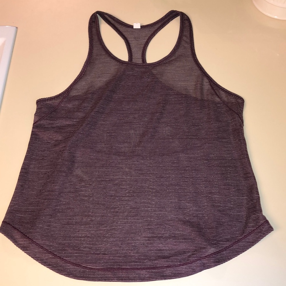 Lululemon workout top size 8, garnet color